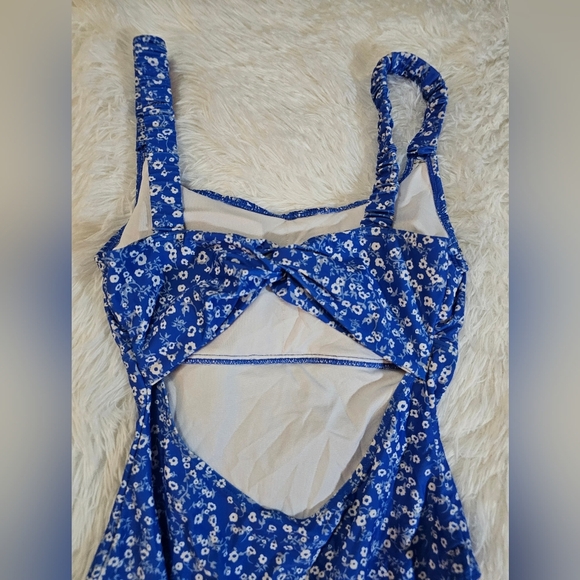 Elegant Blue Floral Women's One-Piece Swimsuit Size M - Picture 11 of 13